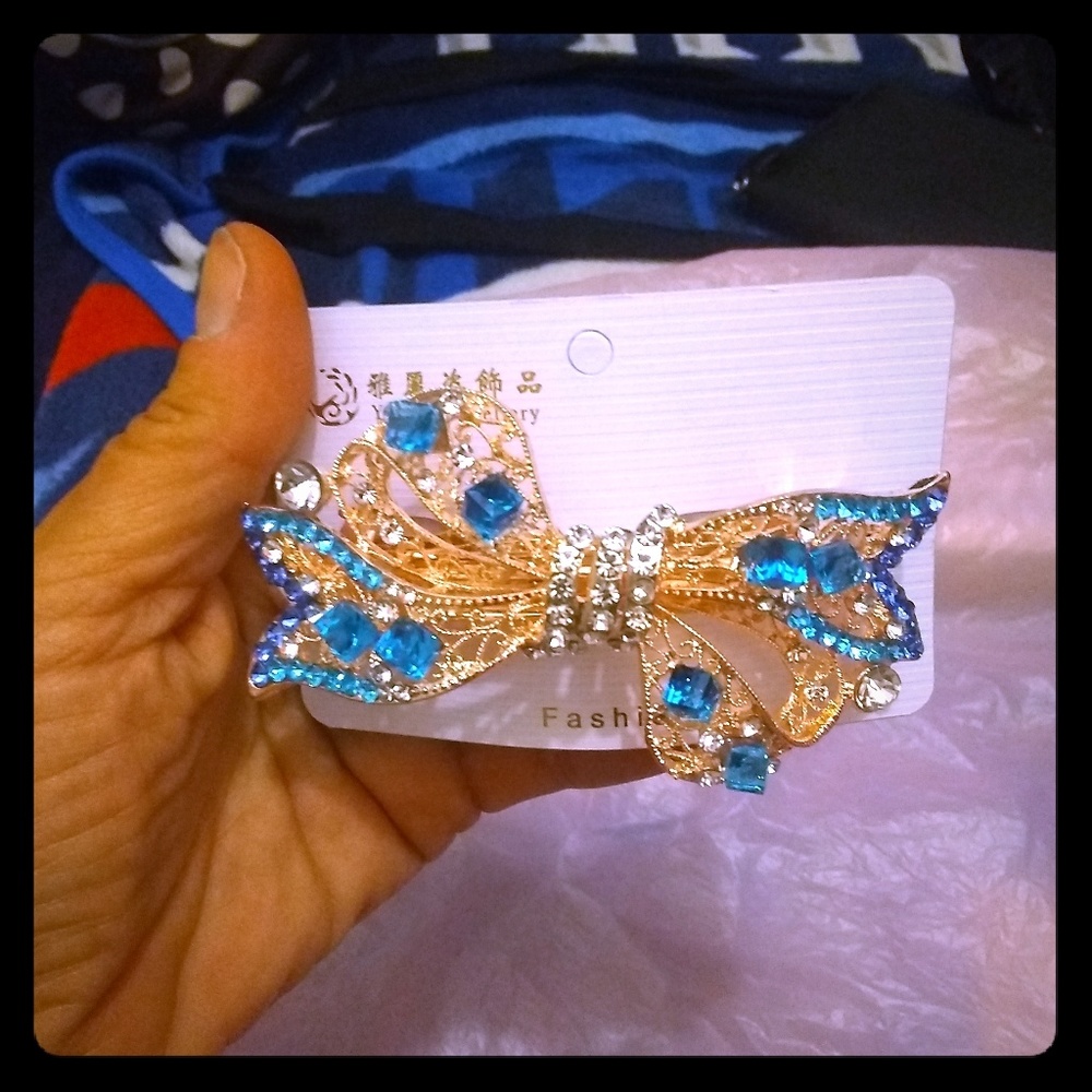 Amazing large crystal bow hair Barrett